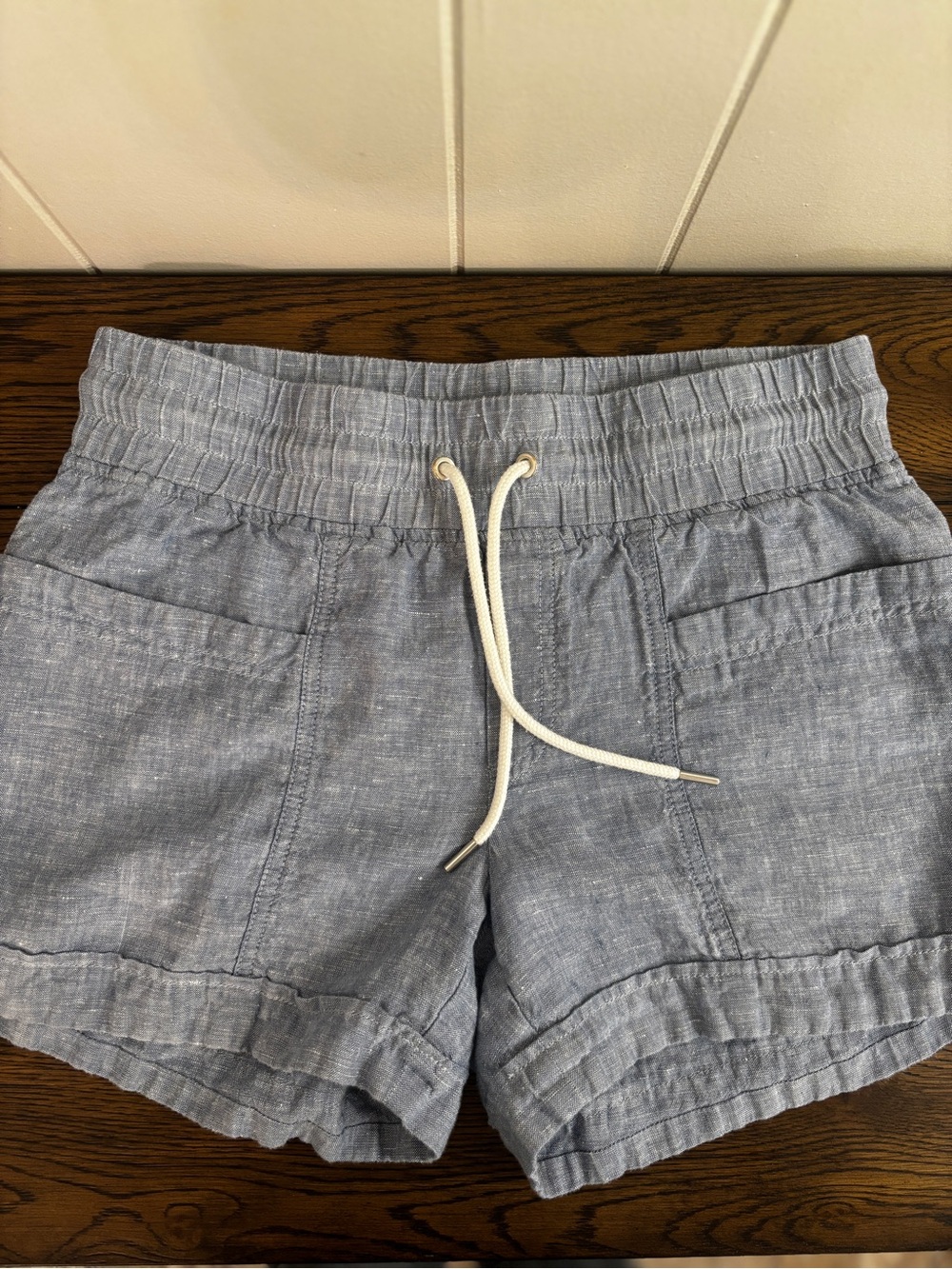 Athleta Light Blue Cabo 100% Linen 4" Shorts Size 4 Coastal Classic Drawstring